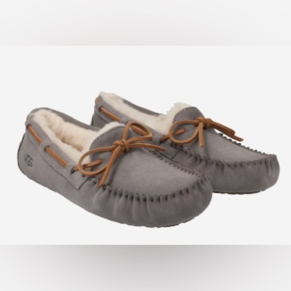 Ugg Women's Dakota moccasin in Pewter , size 11.